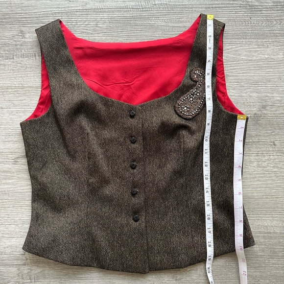 Vintage vest super cute . Not sure the size check the measurements please - Picture 3 of 4